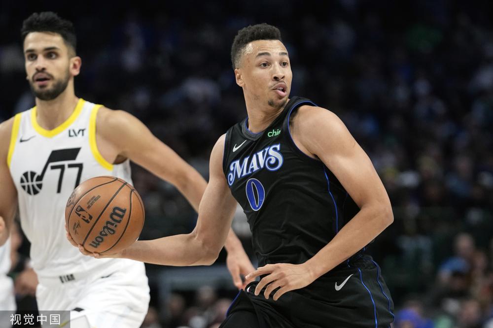 球场上奔跑 球场上奔跑