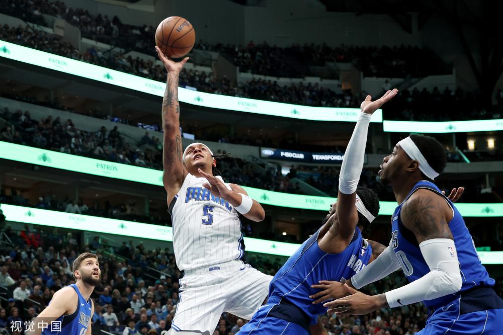 而在足球场 而在足球场